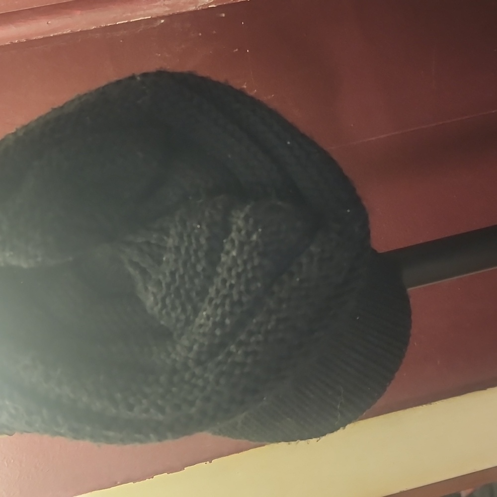 Winter hat - Picture 2 of 3